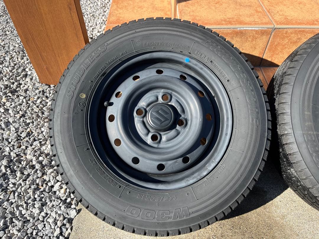 【ゆう】スタッドレスタイヤ(スズキ純正ホイール) 145/80R12