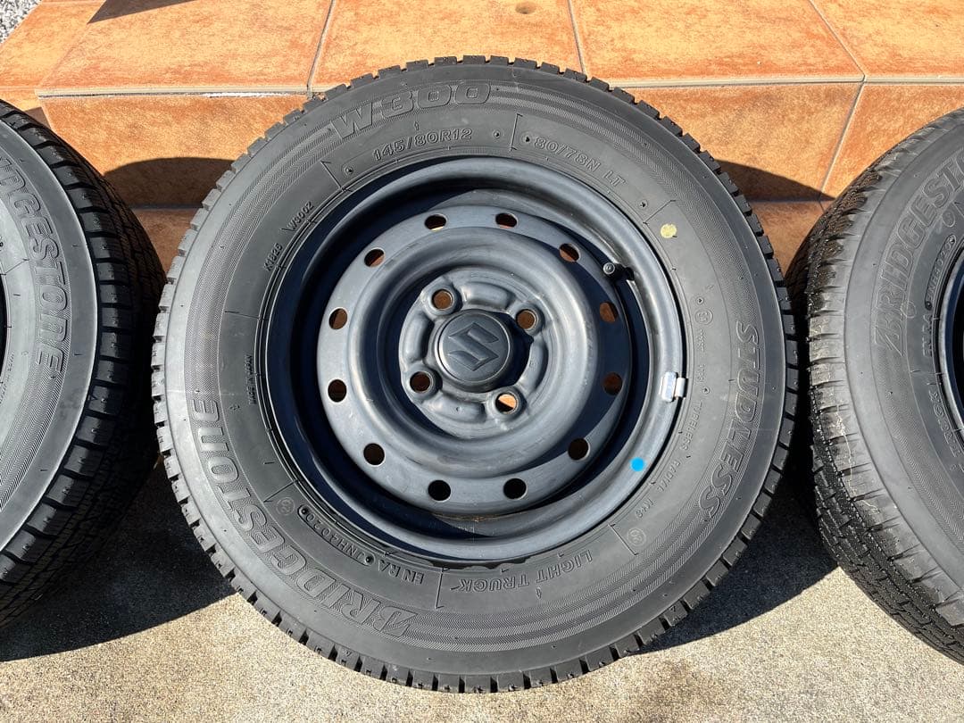 【ゆう】スタッドレスタイヤ(スズキ純正ホイール) 145/80R12