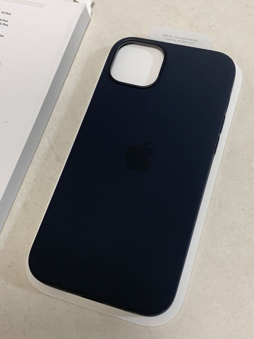 Apple iPhone 15 Plus 本体 ケース付き