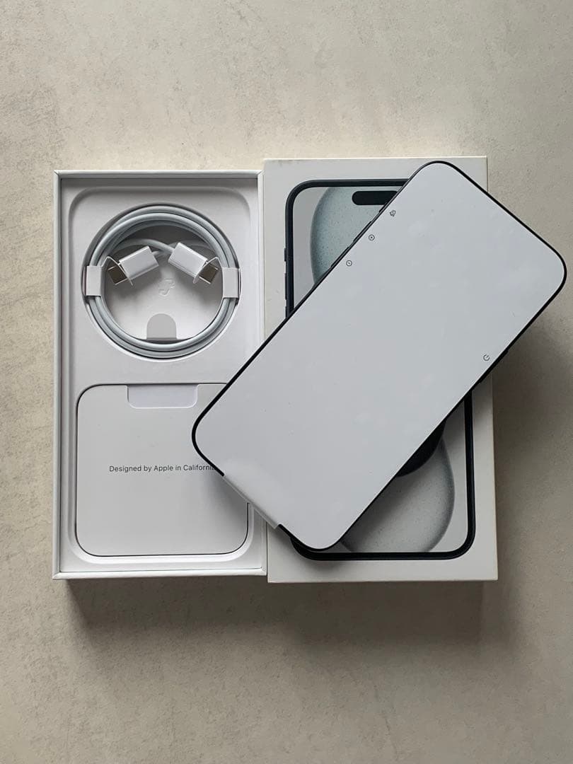 Apple iPhone 15 Plus 本体 ケース付き