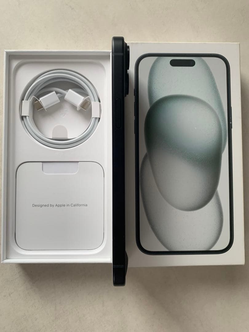 Apple iPhone 15 Plus 本体 ケース付き