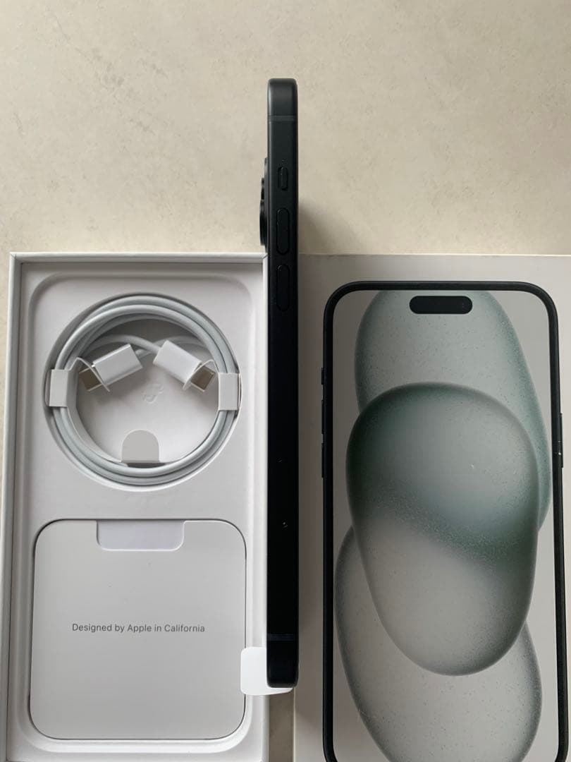 Apple iPhone 15 Plus 本体 ケース付き