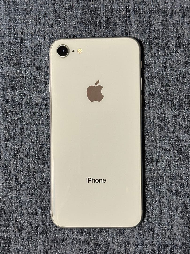 Apple iPhone 8 シルバー　本体 64G 美品