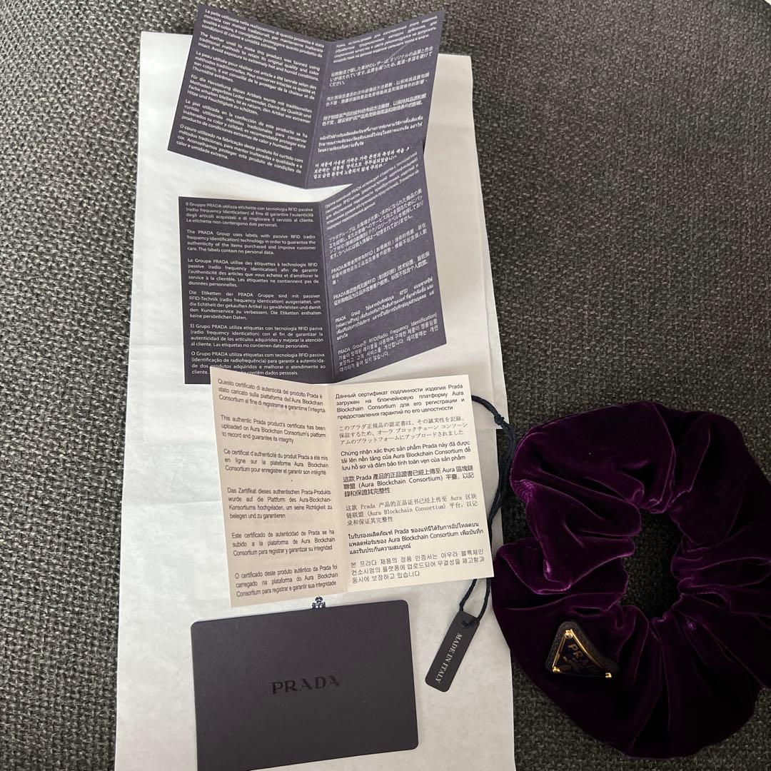 PRADA ベルベットパープルシュシュ