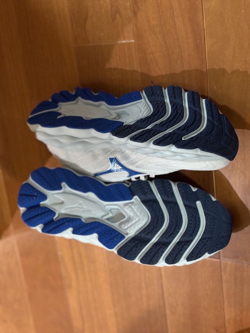 【新品未使用】27.5cmミズノ　ウェーブスカイ8