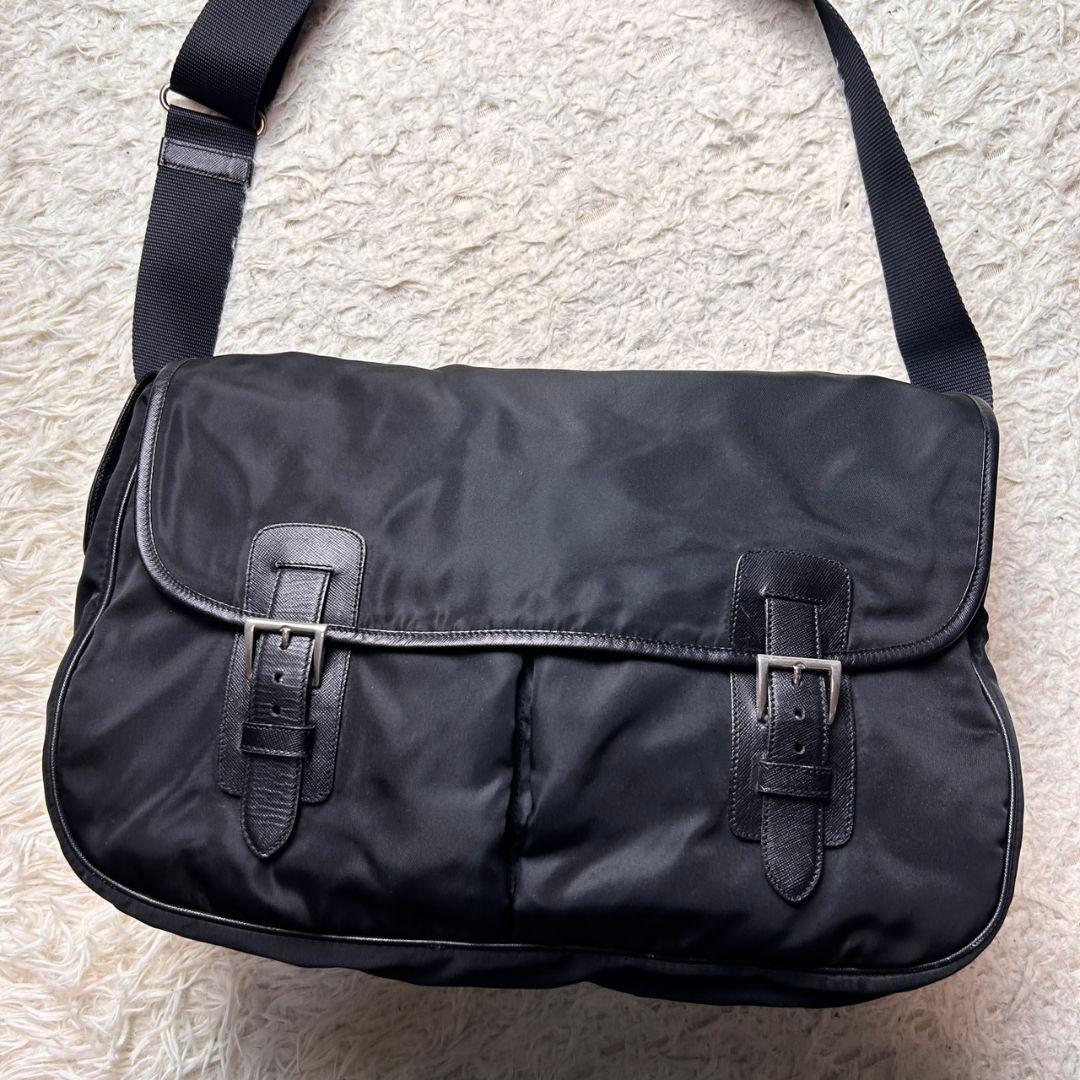 【美品】PRADA ナイロン テスート 大容量 メッセンジャーバッグ ショルダー