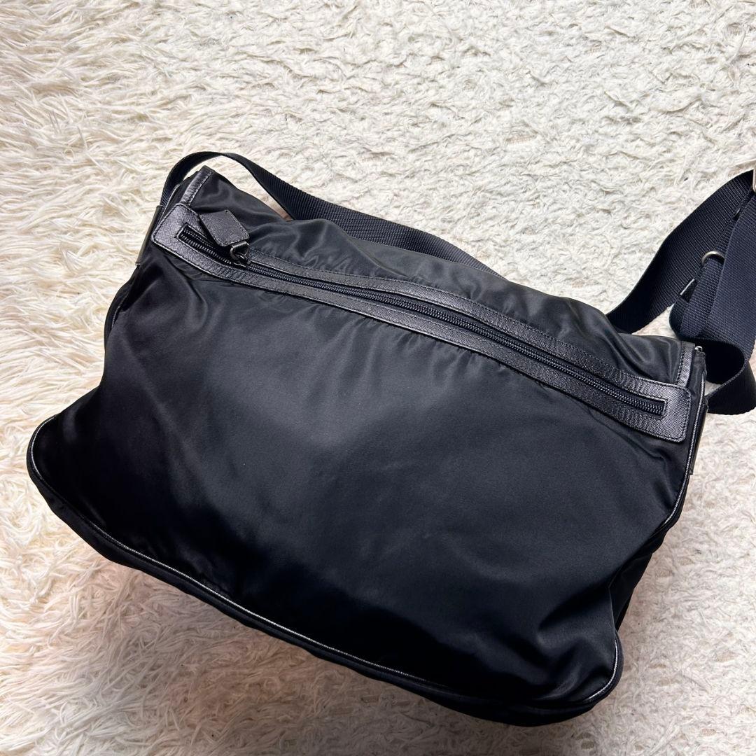 【美品】PRADA ナイロン テスート 大容量 メッセンジャーバッグ ショルダー