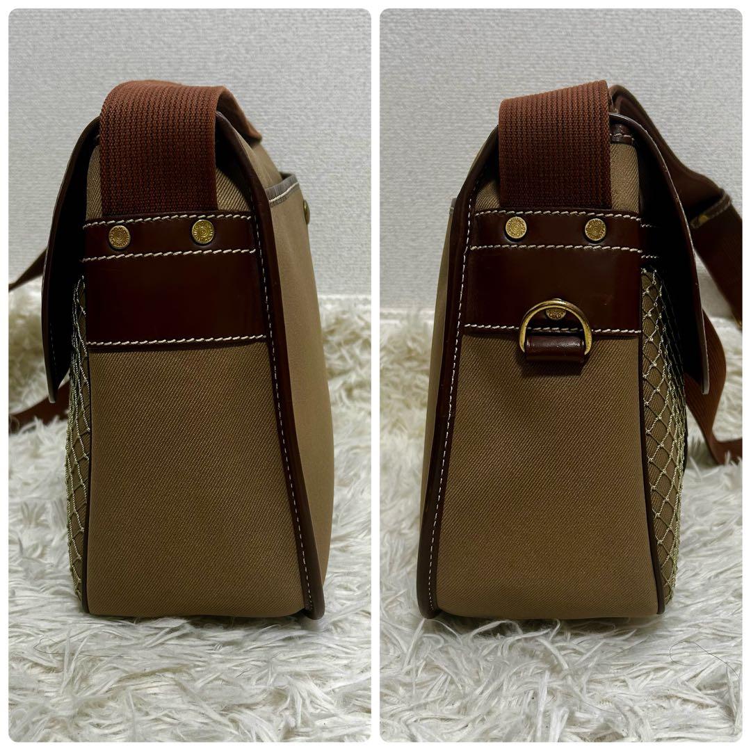 美品✨ハンティングワールド　メッセンジャーバッグ　サファリトゥデイ 　A4