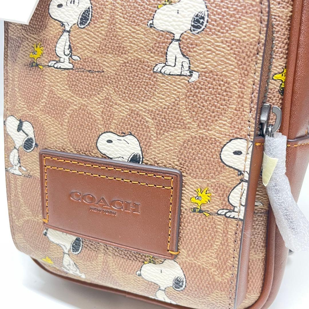 M*)様 新品　COACH スヌーピー ボディバッグ