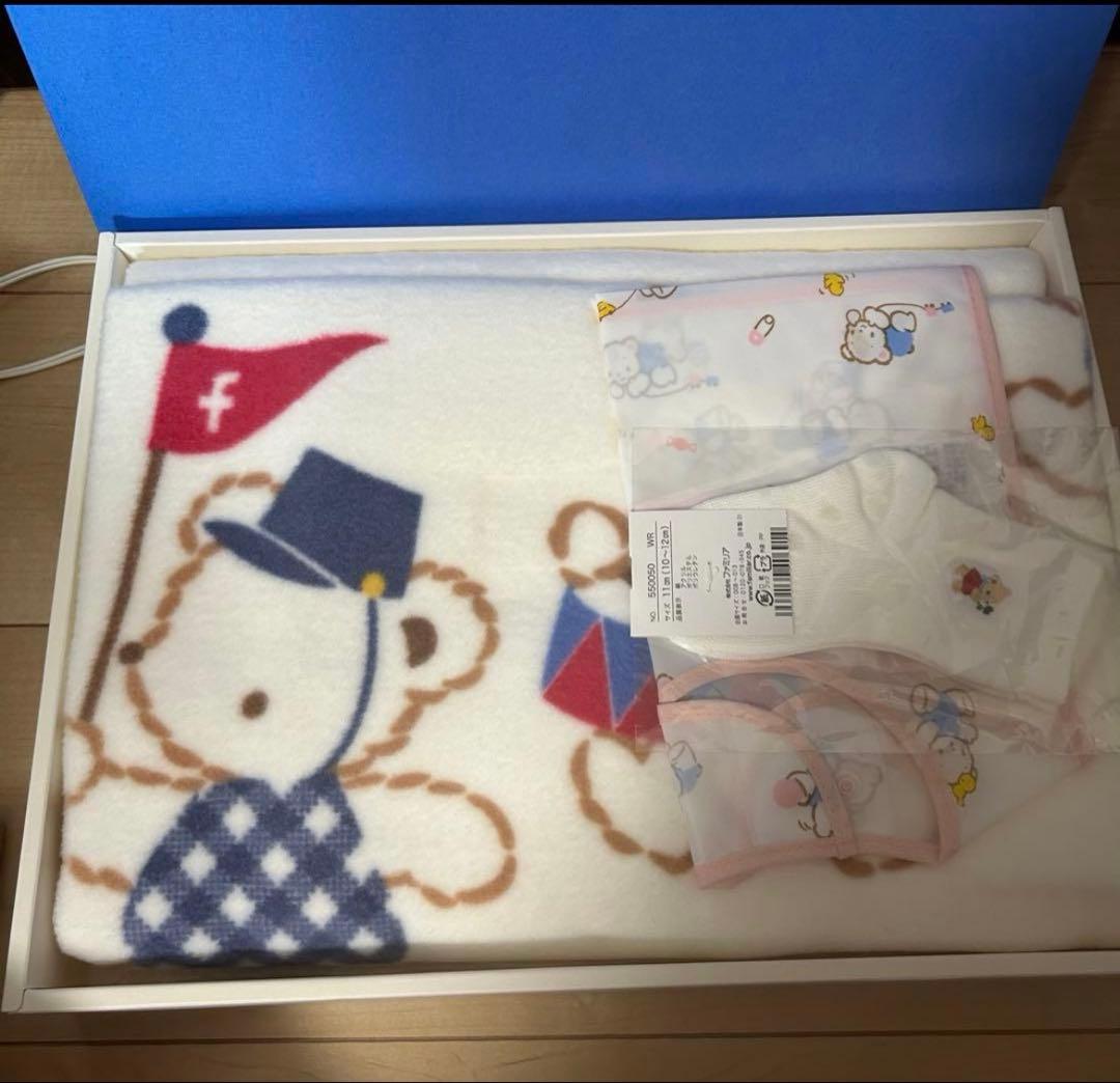 しんfamiliar ギフトセット　綿毛布　靴下　エプロン　出産　★新品★