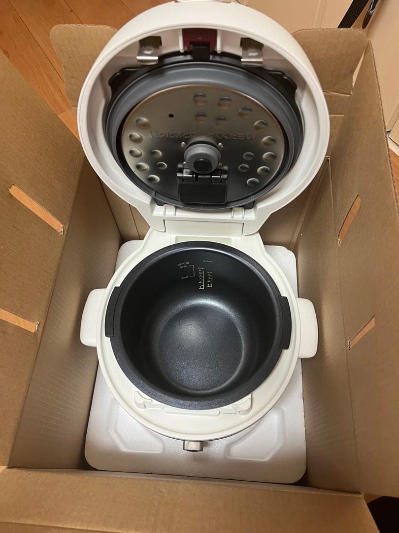 【美品】タイガーTIGER電気圧力鍋 4.0L マットホワイCOK-B400WM