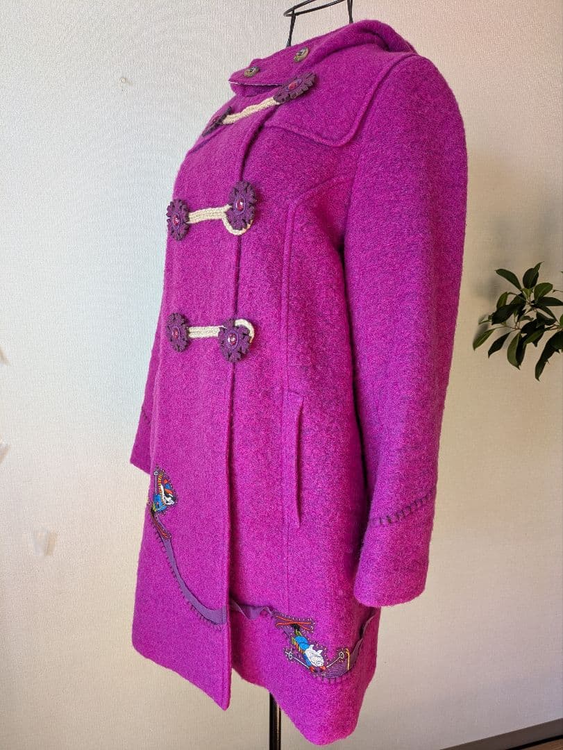 専用。アルベロベロ♥️ぶたさん可愛い裏地紫色フード付きキラキラダッフルコート