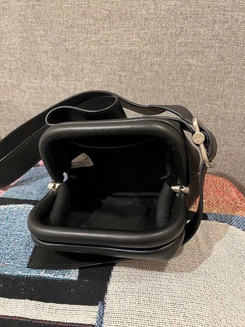 OSOI ブラック ショルダーバッグ クッションデザイン