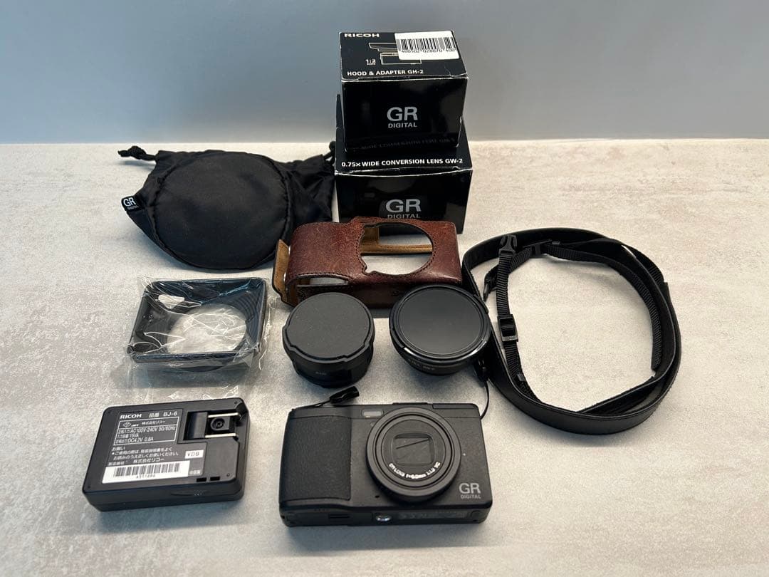 【美品】RICOH GR DIGITAL IV 広角レンズ、革製のカバー付
