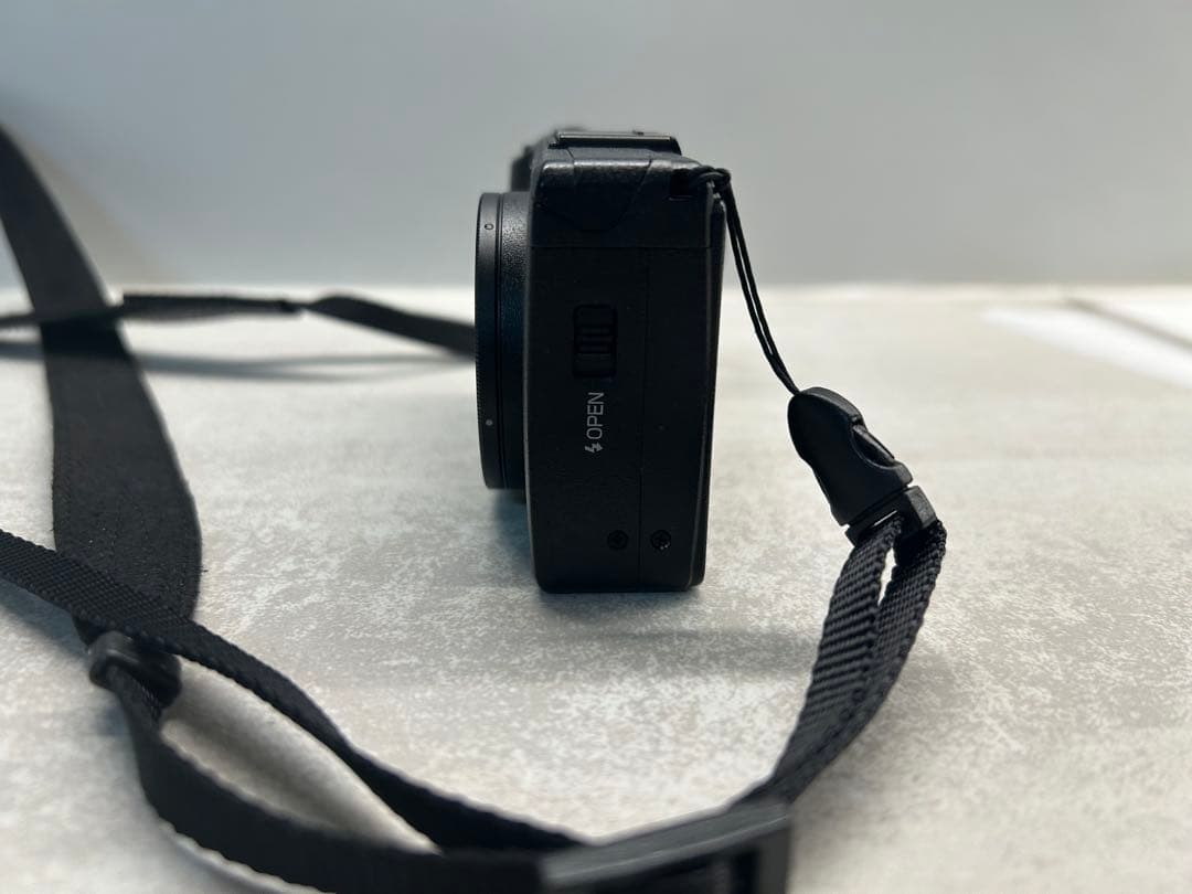 【美品】RICOH GR DIGITAL IV 広角レンズ、革製のカバー付