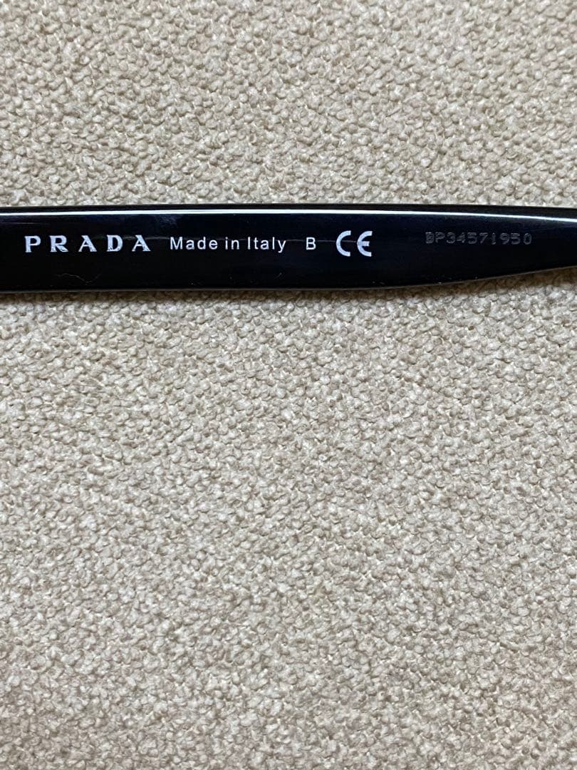 プラダ　ブラックフレーム 度なし　眼鏡　ユニセックスVPR01S 年末最終値下げ