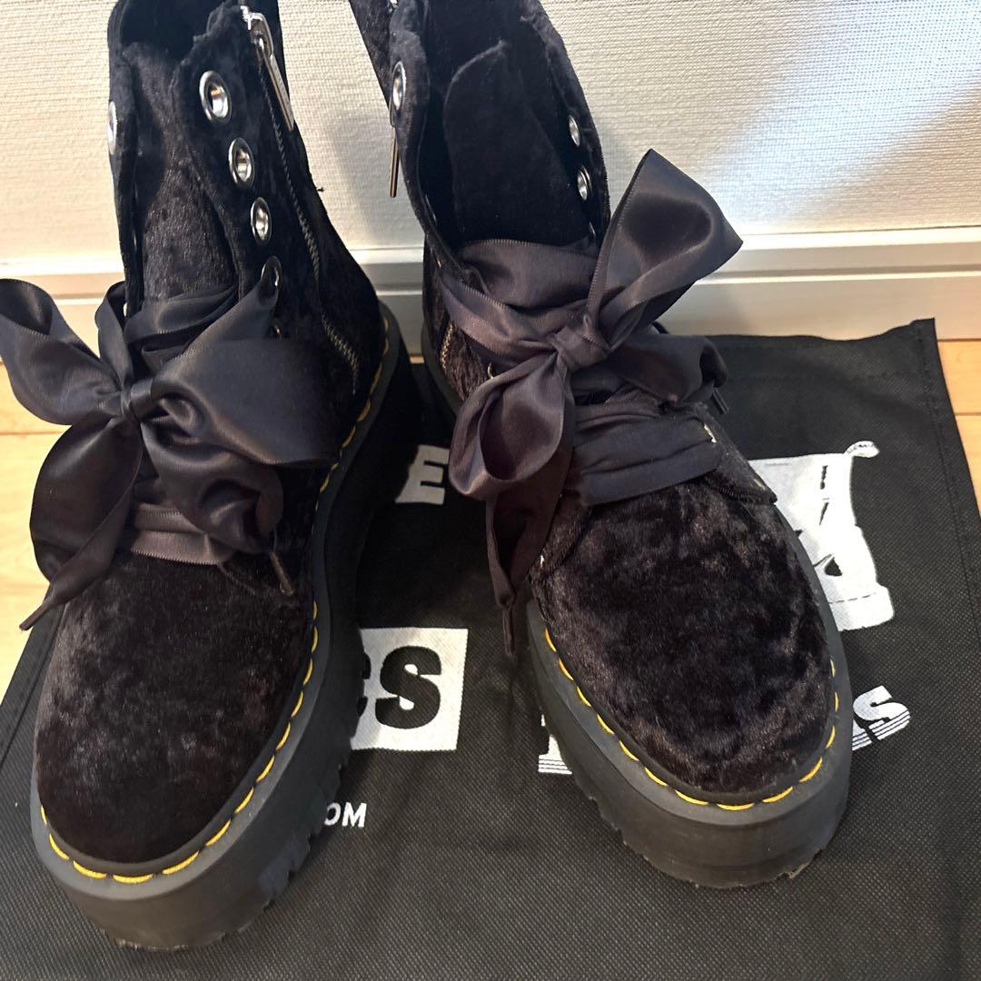 Dr.Martens ベロア生地ブーツ
