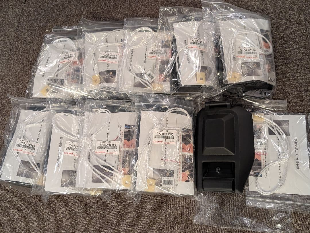 タ*ト様 ランクル70再再販(GDJ76W) 尿素リッドカバー 鍵付き加工