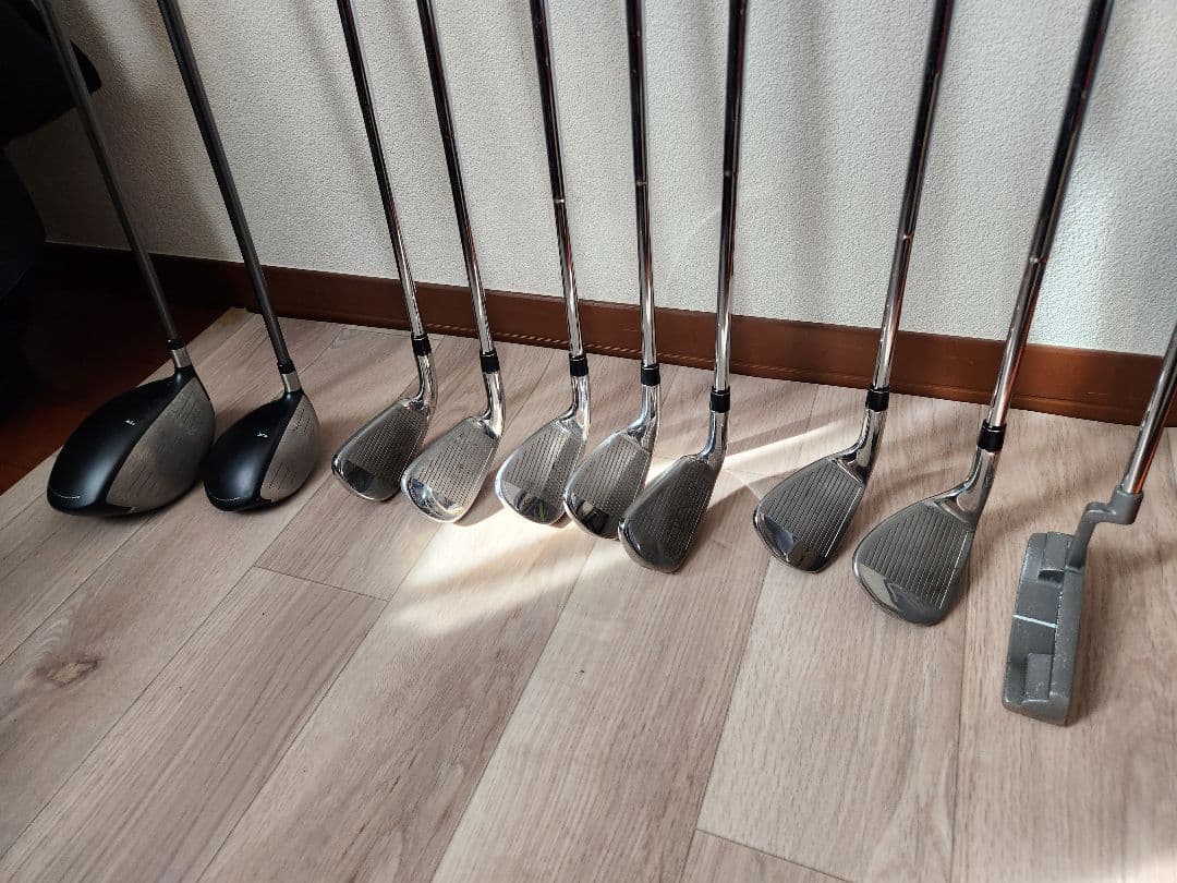 TaylorMade ゴルフクラブセット　練習用バッグ他初心者向けゴルフ用品付