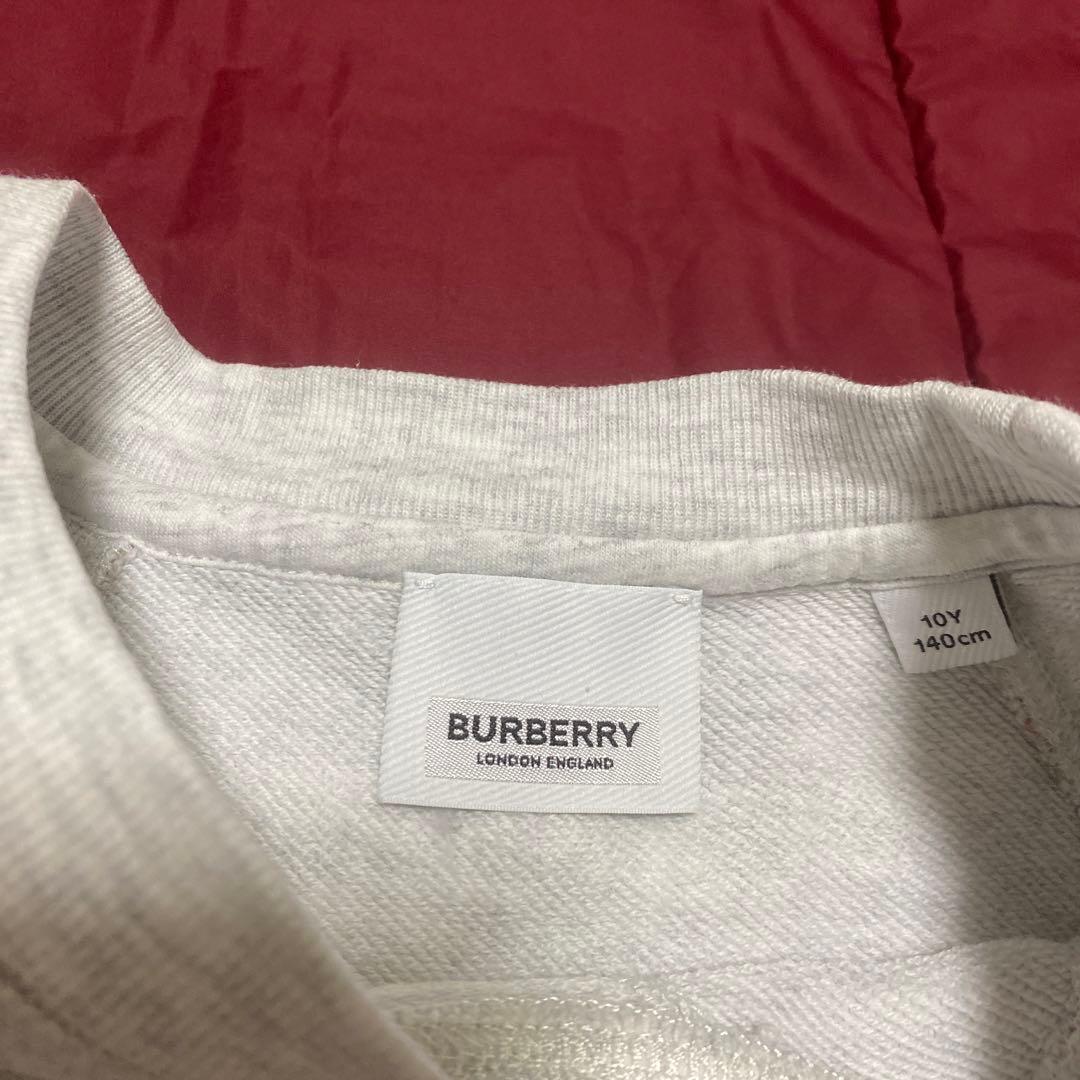 BURBERRYチルドレンチェック柄袖のグレー トレーナー美品