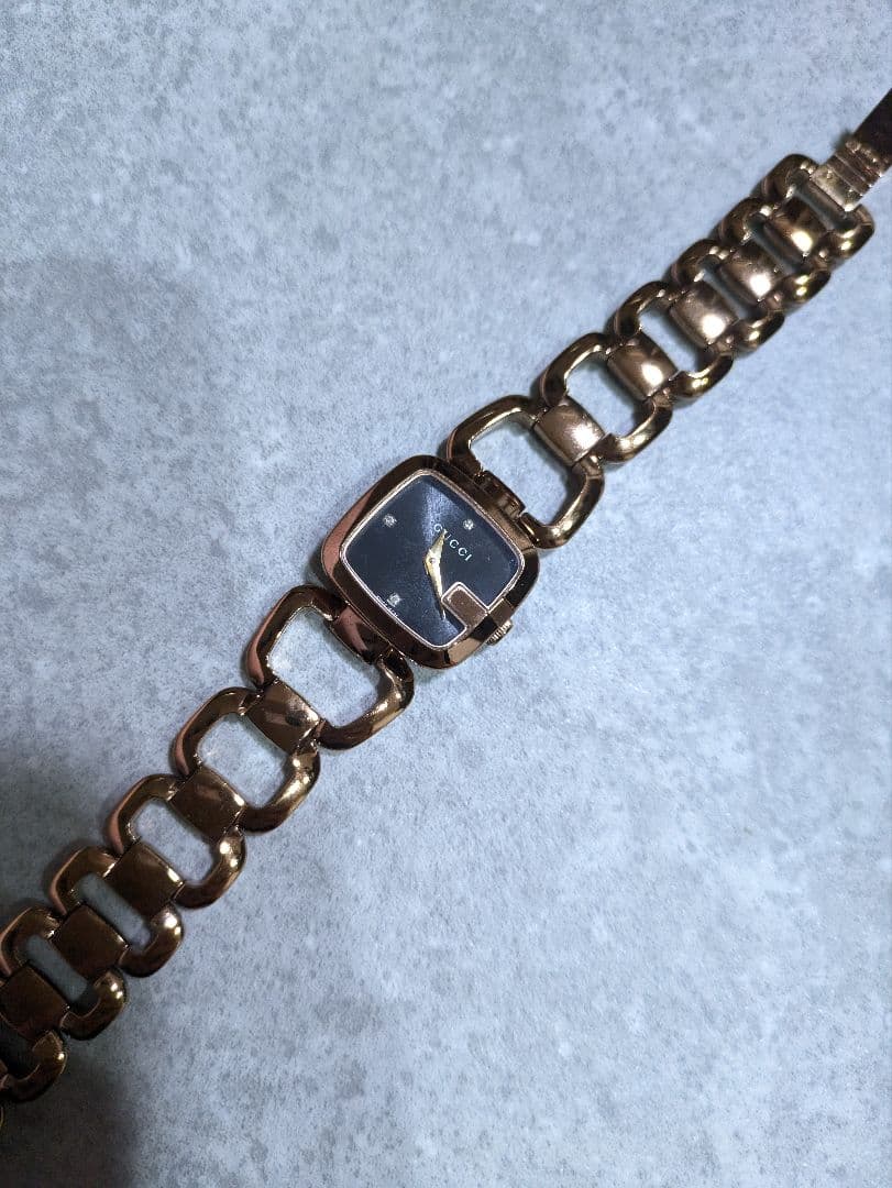 グッチ　腕時計　レディース　G-グッチ　ミディアム　ブラック×ローズゴールド