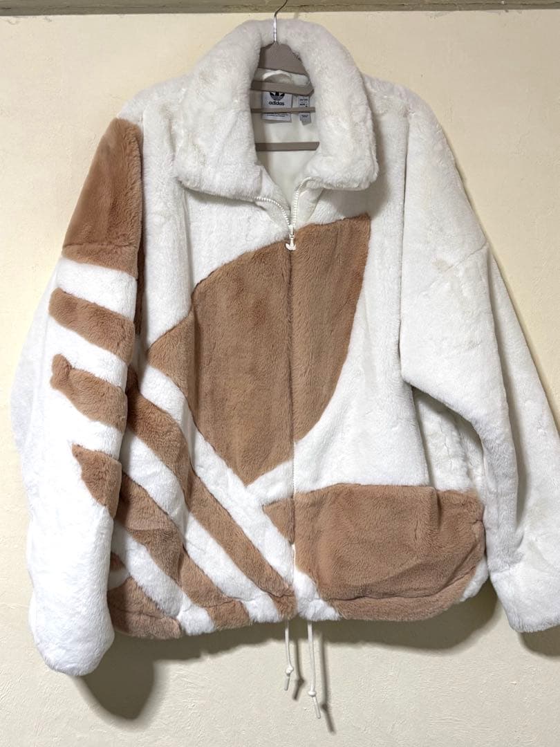 adidasファートラックジャケット