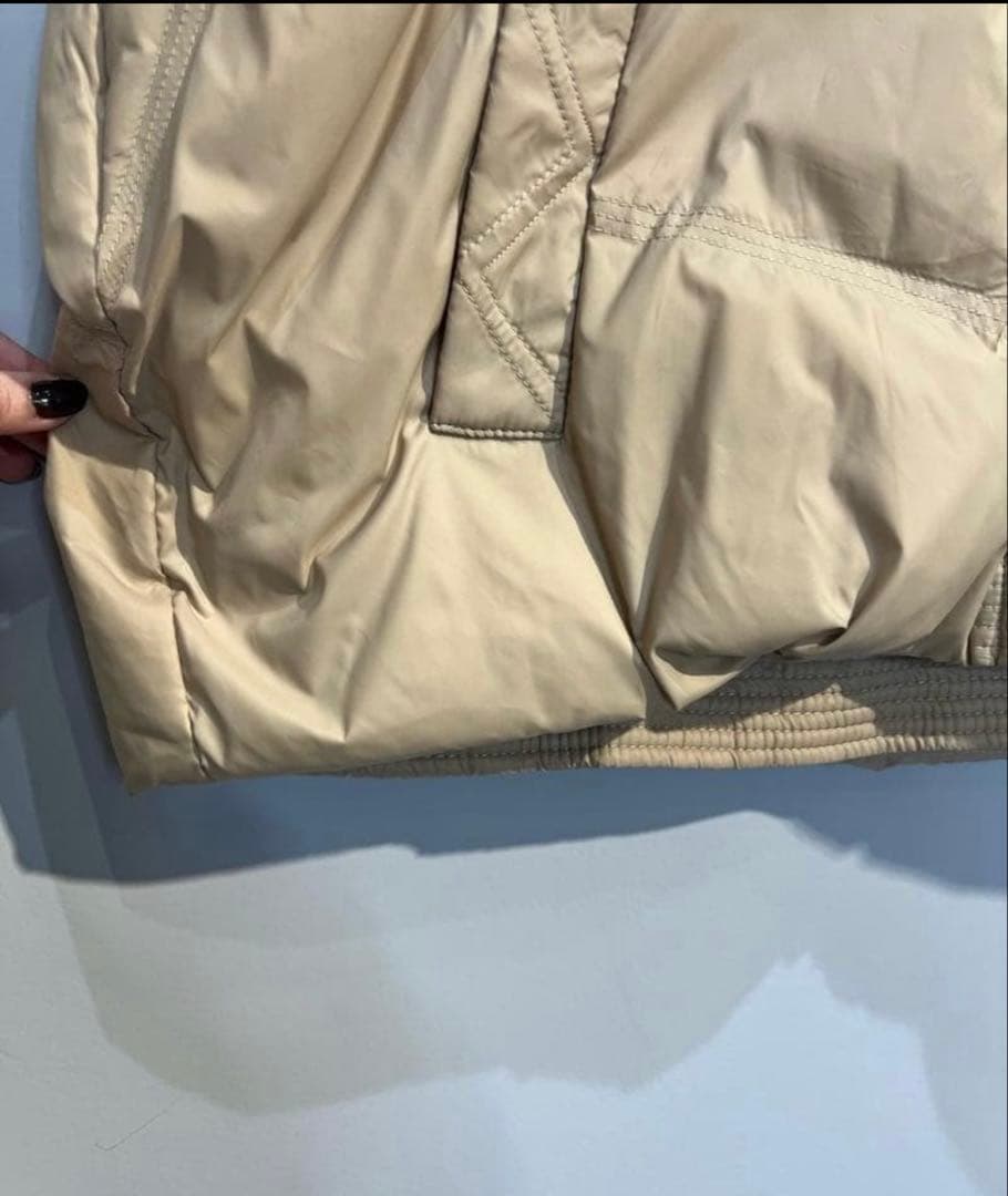 値下げ！新品未使用！フード付きニットドッキング ダウンベスト ベージュ