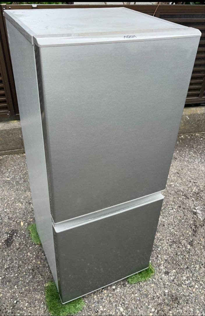 アクア冷凍冷蔵庫　126L 横縞模様強化ガラス棚自動霜取り機能付き2022年製