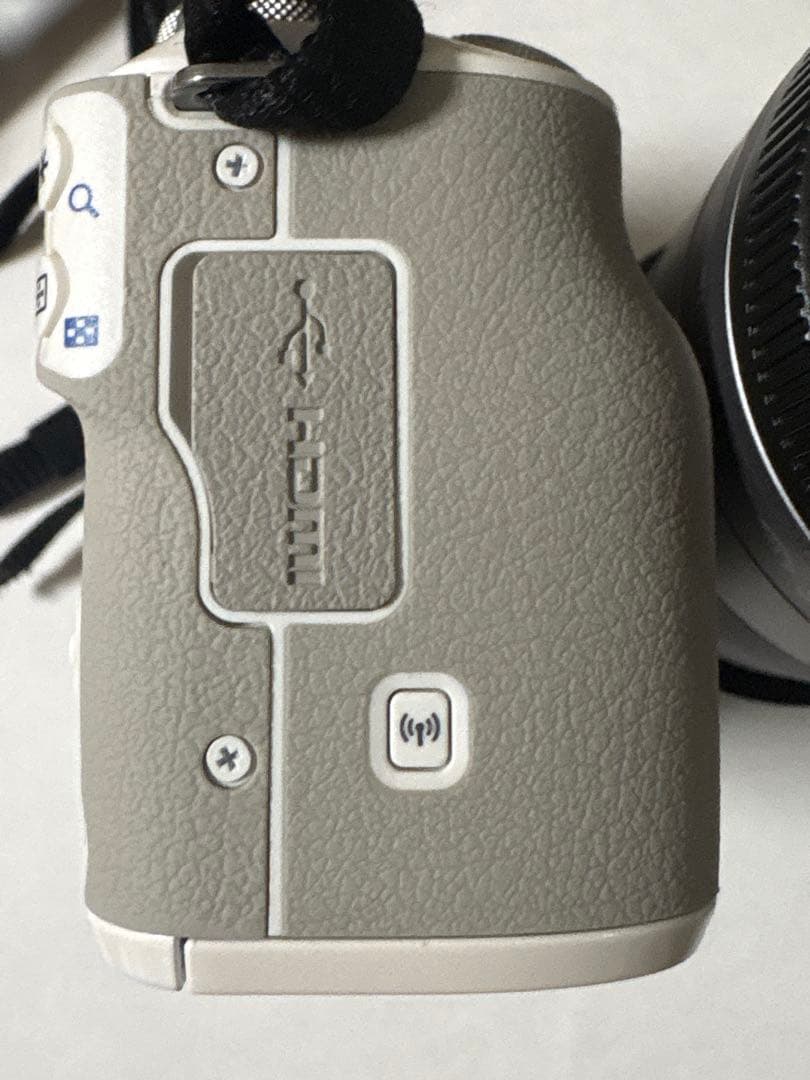 M*i様 【極美品】Canon EOS Kiss M ダブルズームキット ホワイ