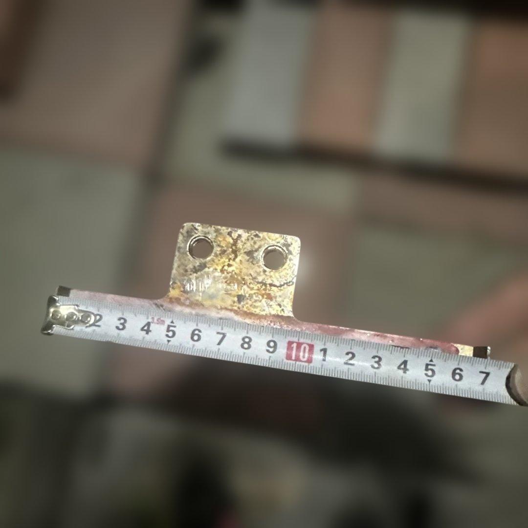 Quon クオン　バッテリーカバー