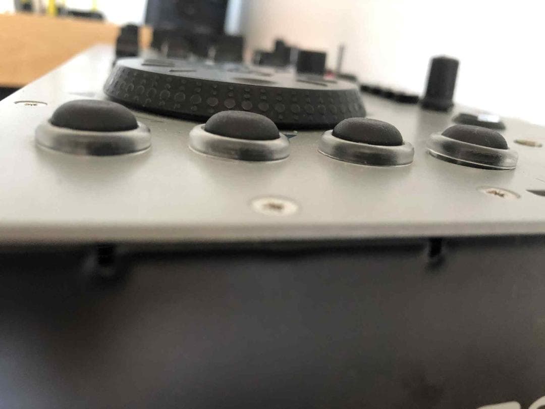 Allen & Heath XONE: 2D オーディオMIDIインターフェイス