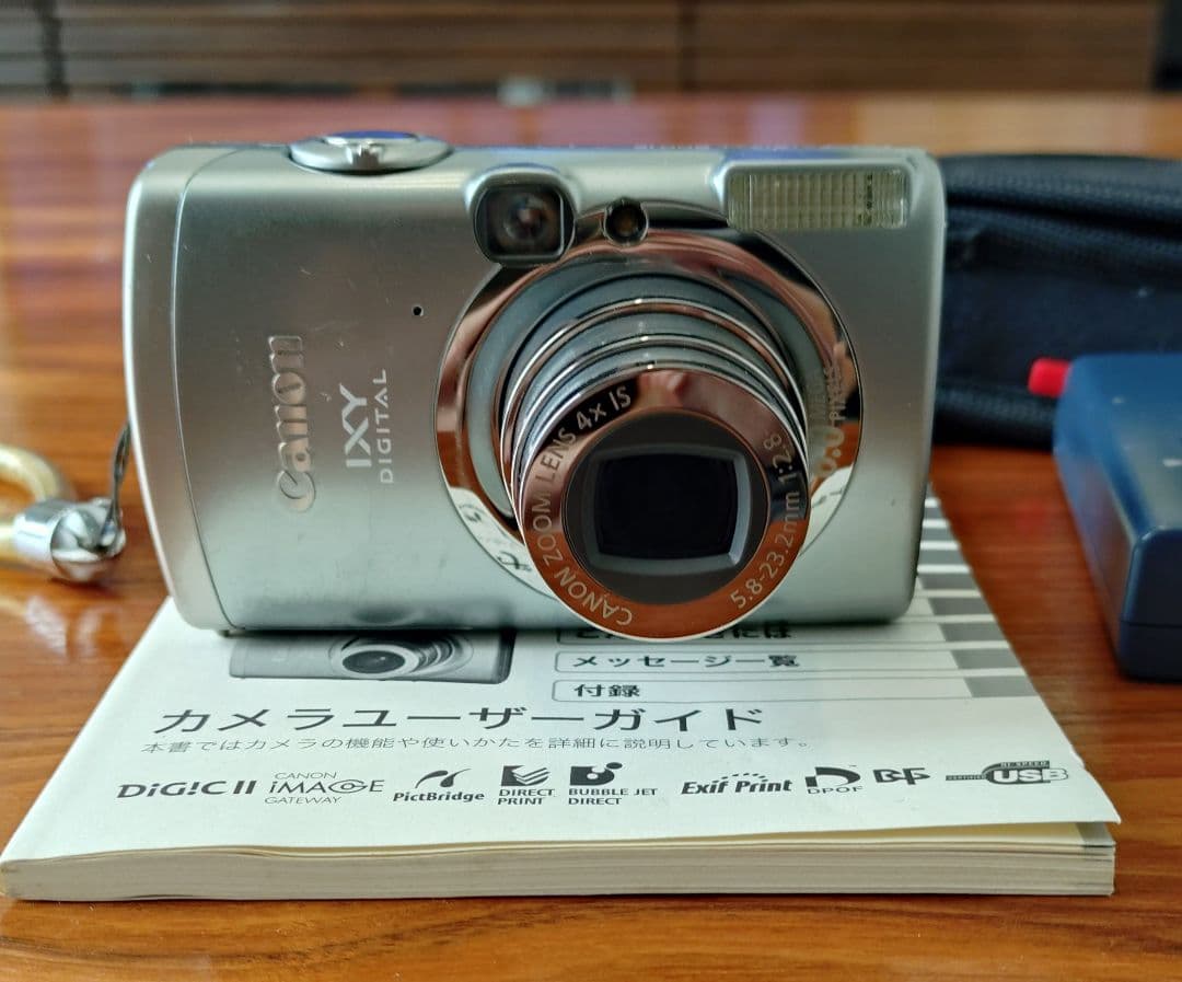 Canon IXY DIGITAL 800 IS 本体と付属品