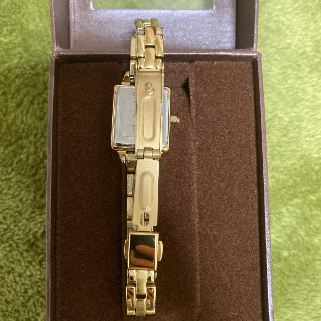 【美品】ゴールド 長方形ケース レディース時計　agete (アガット)美品