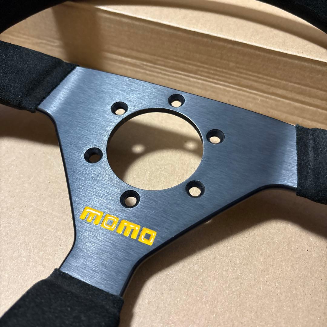 momo スエード ブラック ステアリング