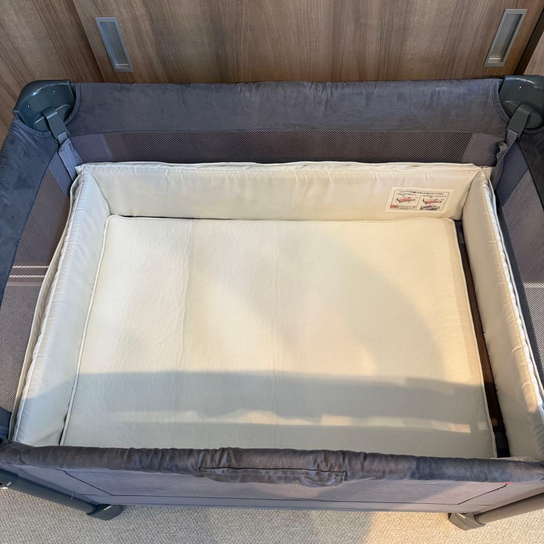 アップリカ　ココネル　エアー　プラス　ベビーベッド　ベビーサークル