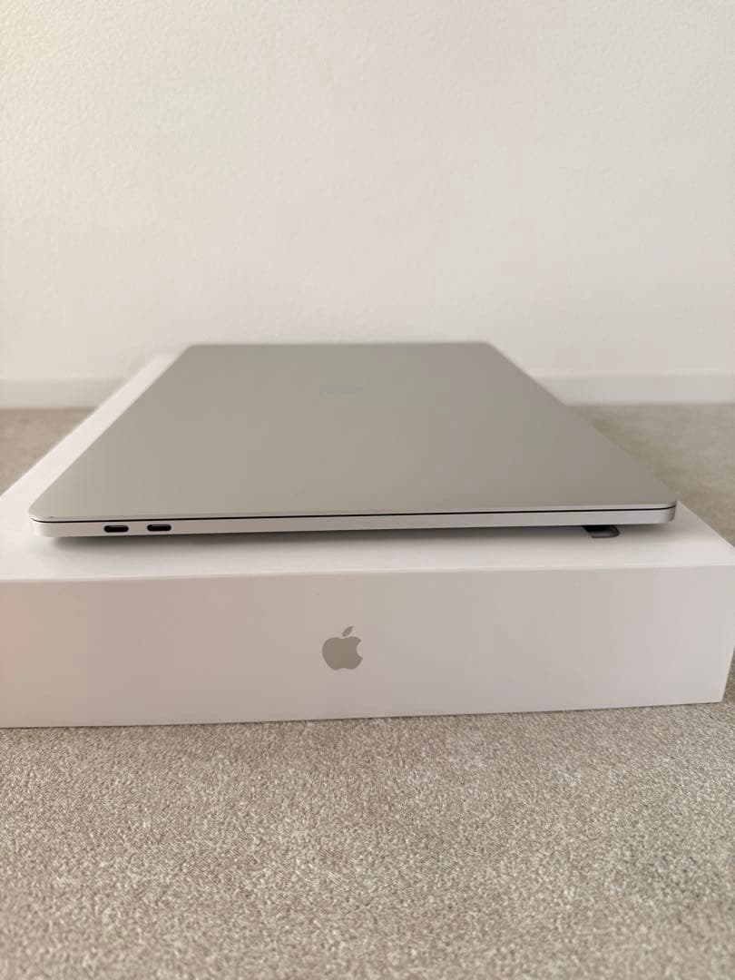 MacBookPro 15インチ【256GB/メモリ16GB/2.6GHz】