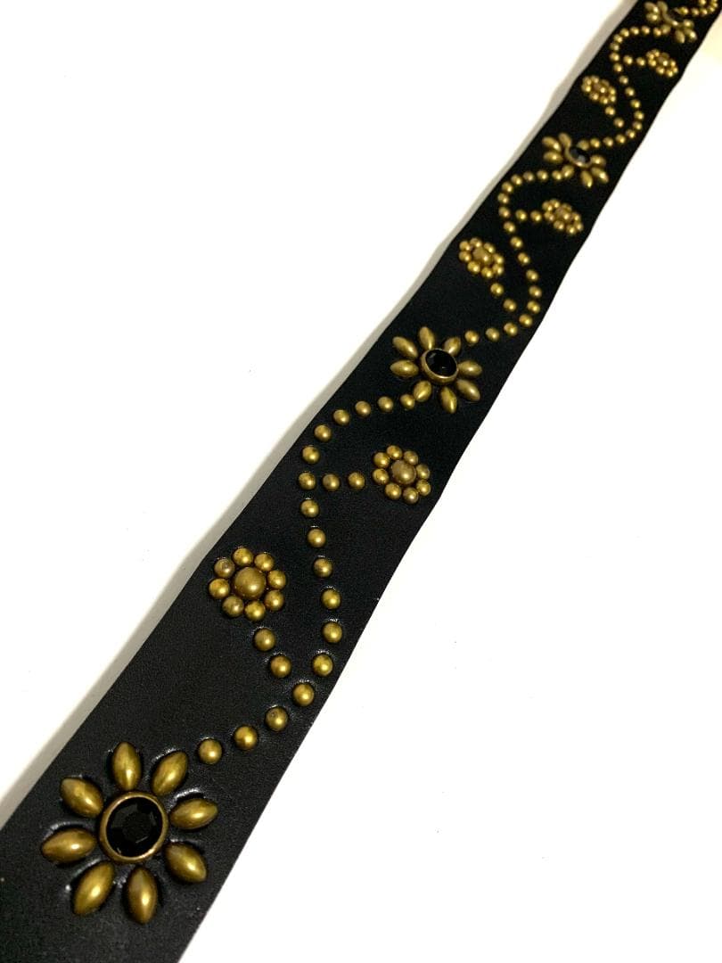 栃木レザー　フラワー型スタッズベルト　黒（ブラックスポッツ）ヴィンテージタイプ