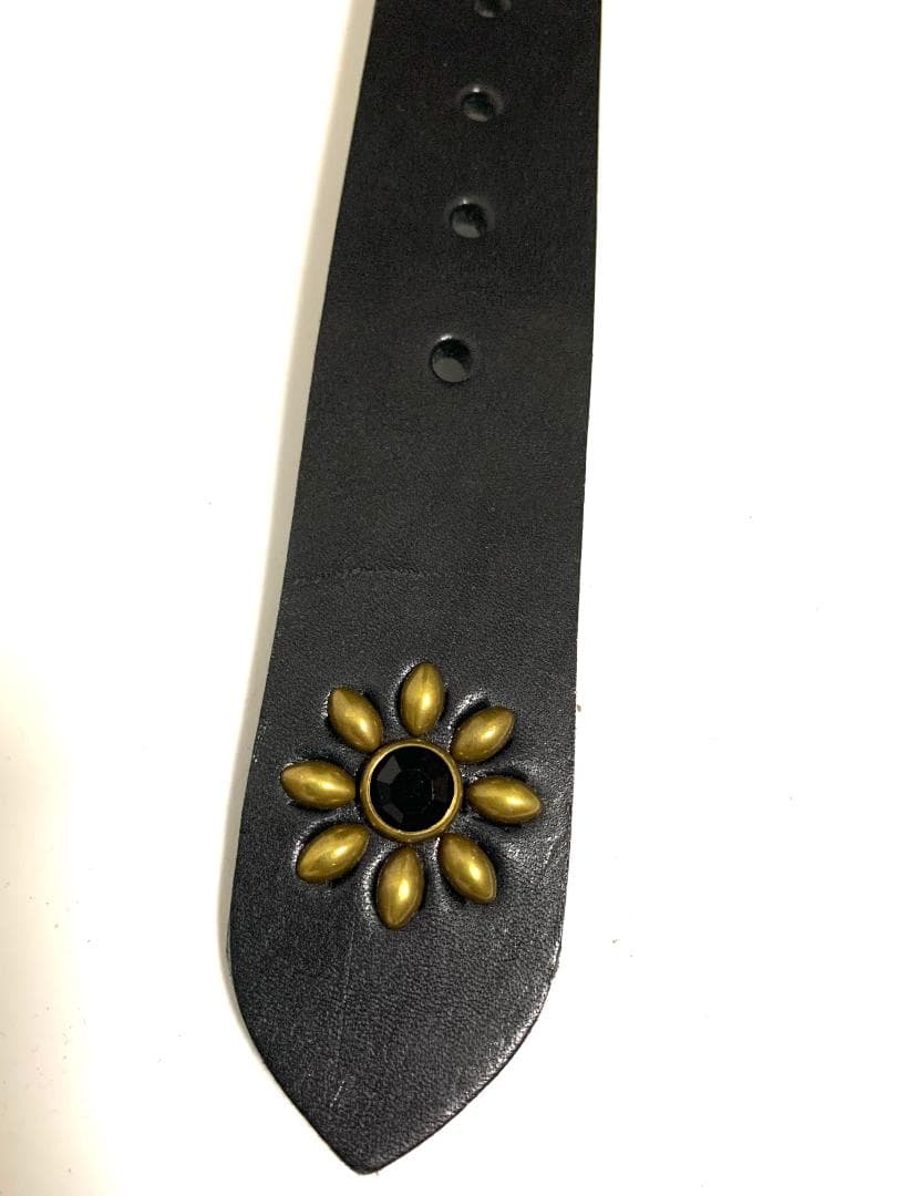 栃木レザー　フラワー型スタッズベルト　黒（ブラックスポッツ）ヴィンテージタイプ