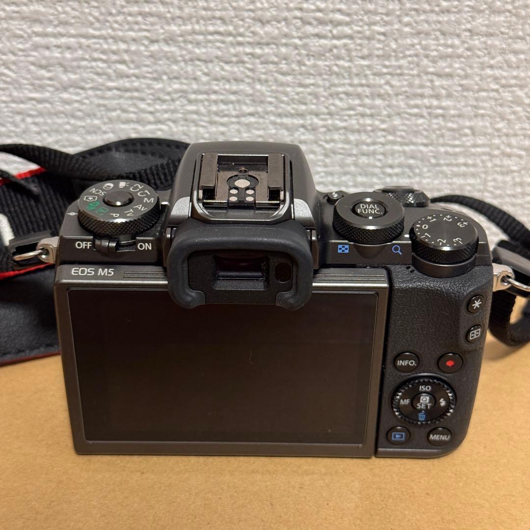 美品　Canon EOS M5 + EF-M22mm F2 STM セット