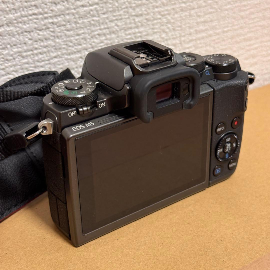 美品　Canon EOS M5 + EF-M22mm F2 STM セット