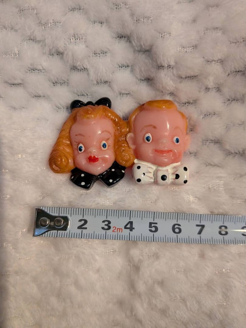 WEEKENDS 男の子と女の子のブローチ