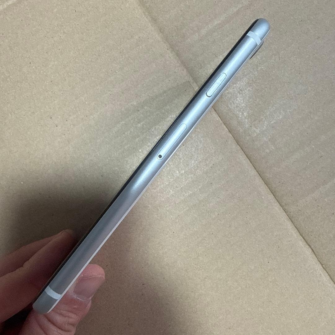 iPhone se 第2世代　64GB