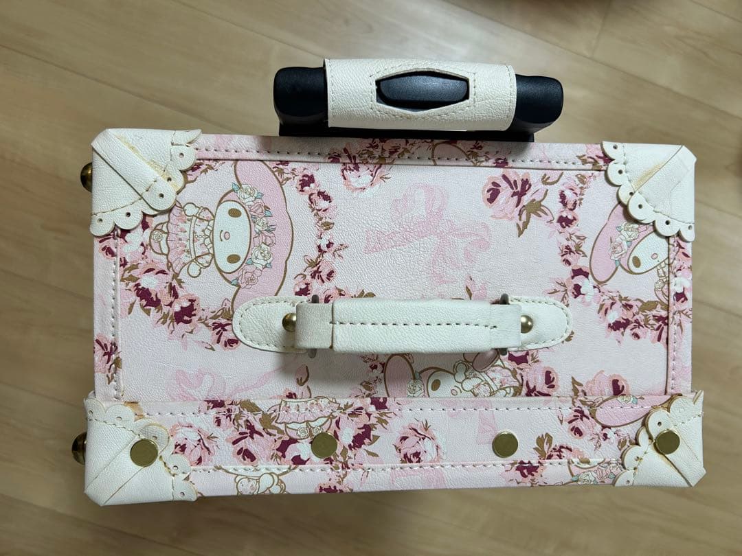 リズリサ限定　マイメロディコラボ　キャリーケース