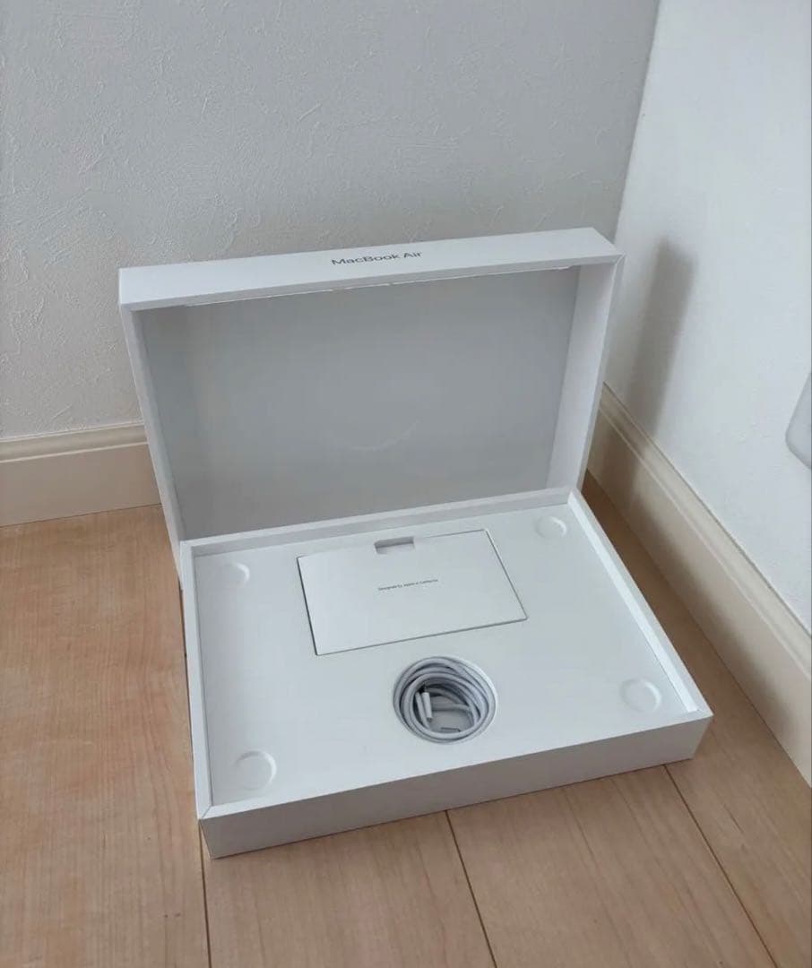 美品　Apple MacBook Air 13インチ M4 16GB 256GB