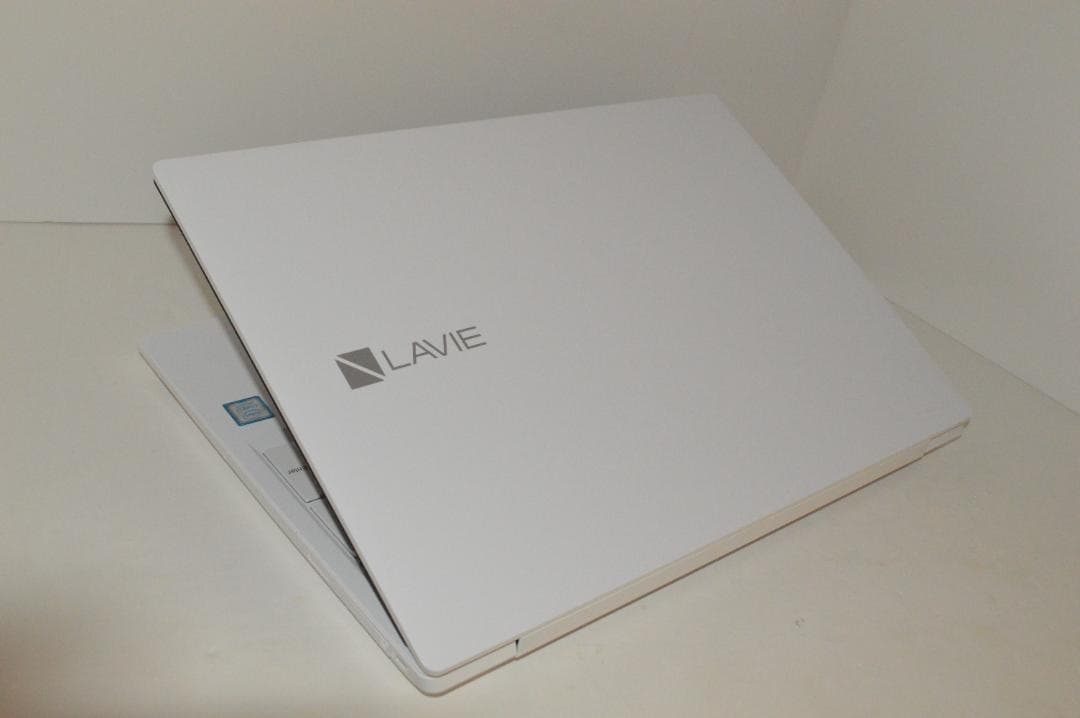 ホワイトLavie第8世代i7/20G/SSD1TB