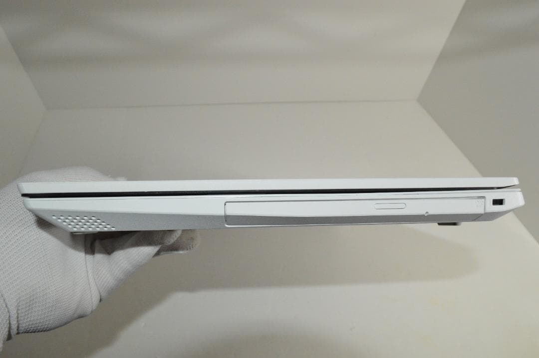 ホワイトLavie第8世代i7/20G/SSD1TB