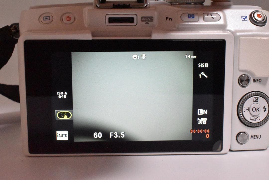 【美品】OLYMPUS PEN E-PL6 ホワイト レンズキット