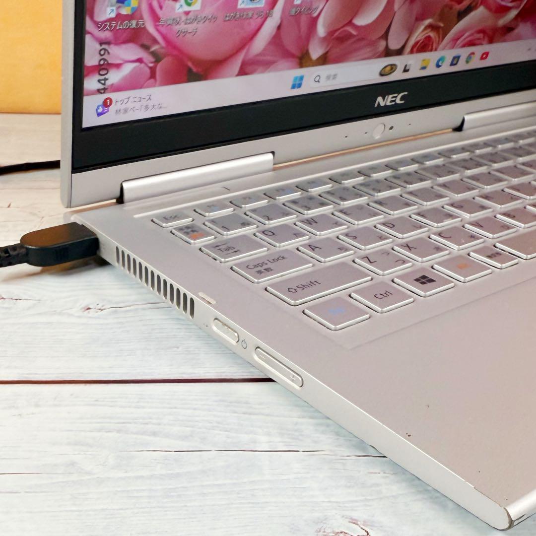 大特価❣️タッチパネル付薄型ノートPC☘️Corei3☘️SSD☘️フルHD☘️Win11