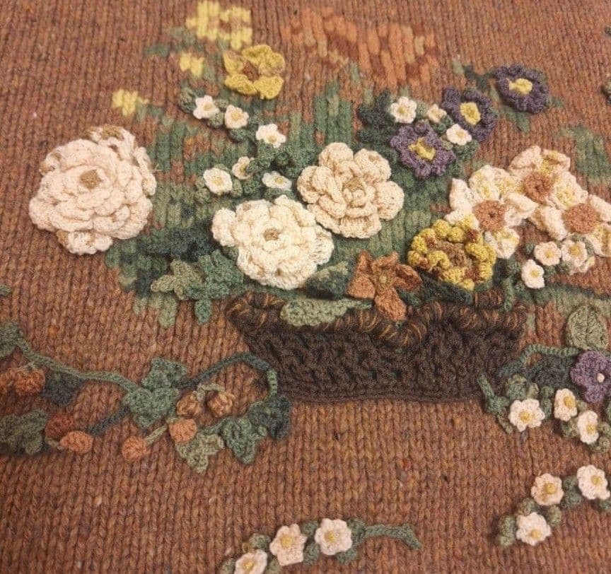カネコイサオ　モチーフ花かご編み込み ニットセーター ブラウン