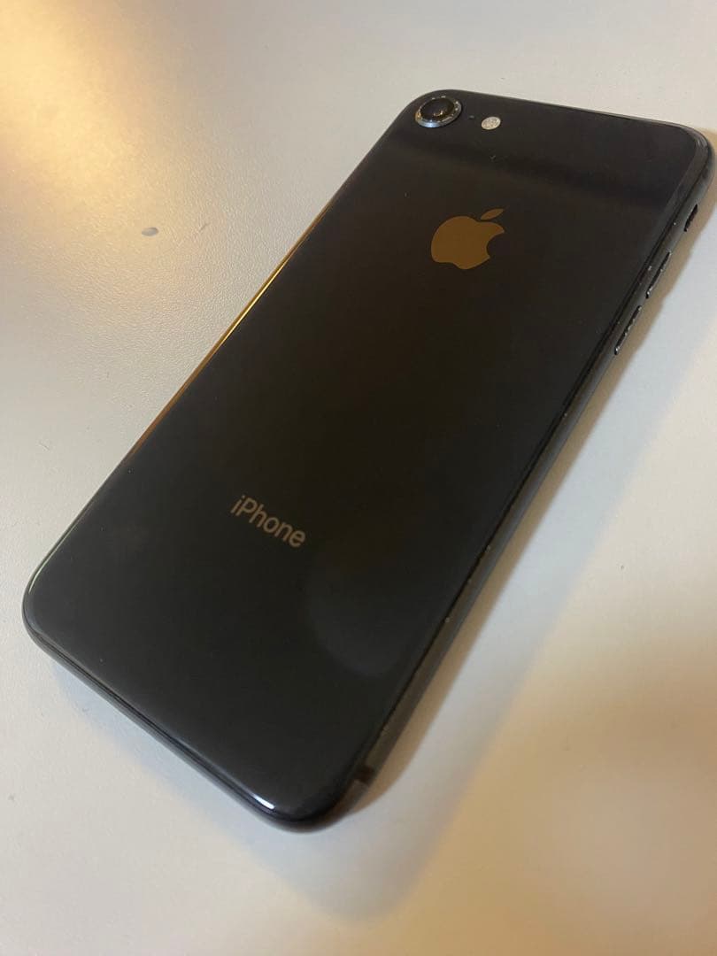 スマートフォン本体 iPhone8(64GB)